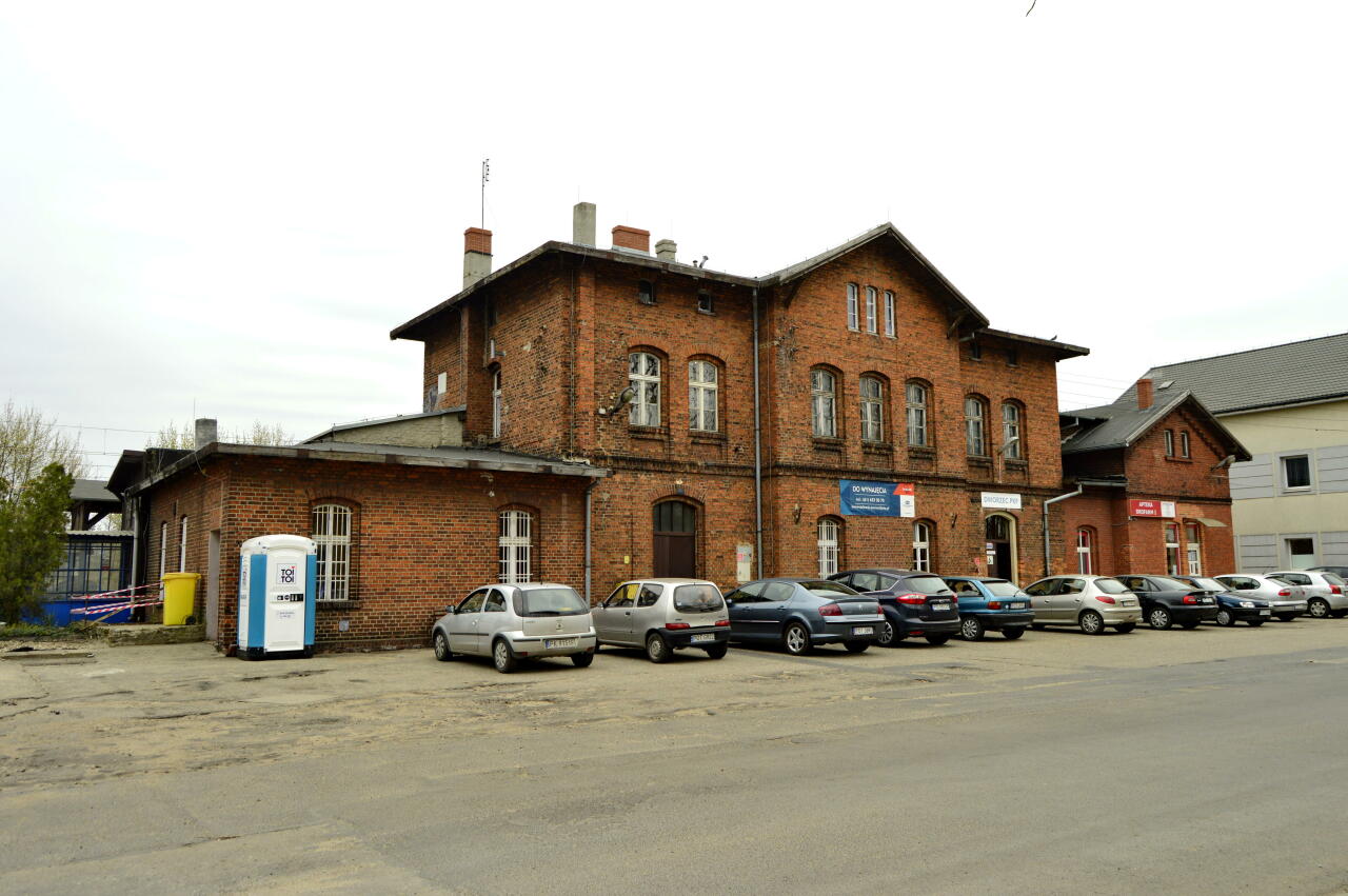 fot. Tomasz 
Ostrzeszów. Budynek dworca od strony ulicy. Obraz