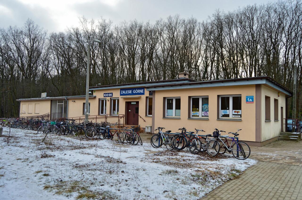 fot. Tomasz 
Budynek dworca. Widok od strony peronów. W prawo Warszawa, w lewo Czachówek/Radom. Obraz